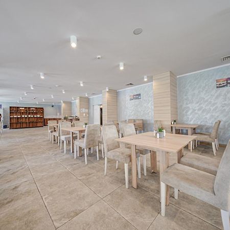Cinema Hotel Primorsko Ngoại thất bức ảnh