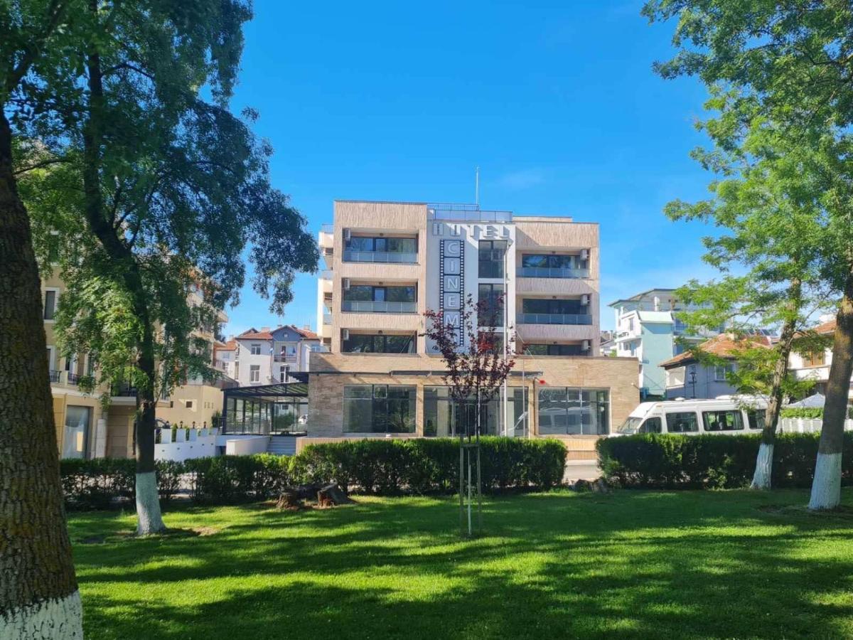 Cinema Hotel Primorsko Ngoại thất bức ảnh
