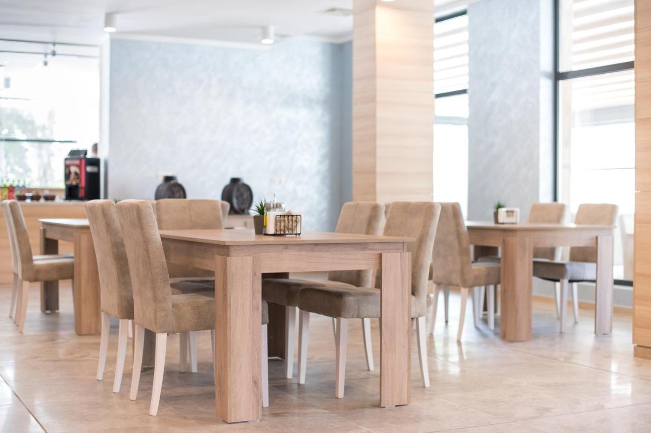 Cinema Hotel Primorsko Ngoại thất bức ảnh