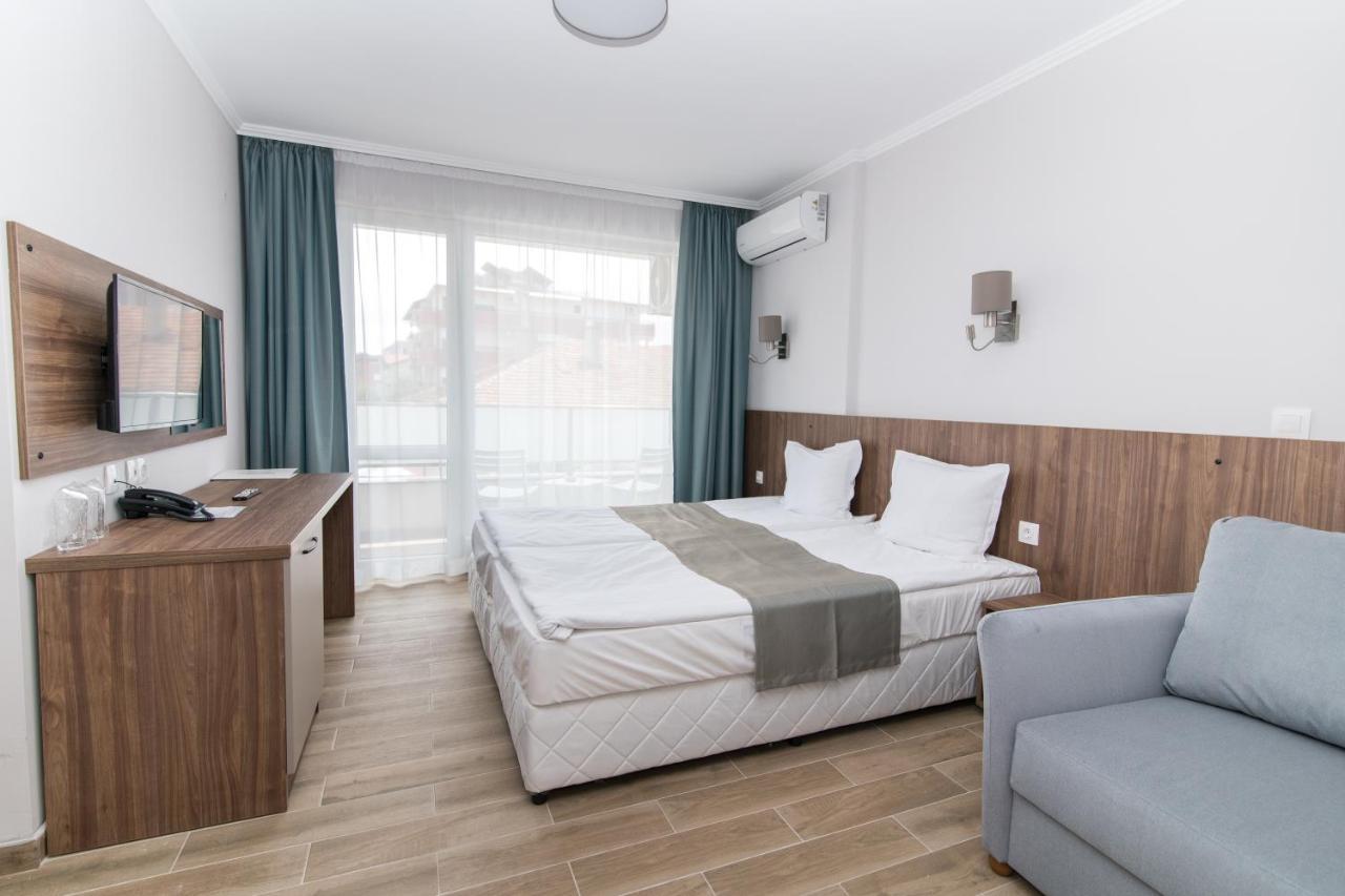 Cinema Hotel Primorsko Ngoại thất bức ảnh