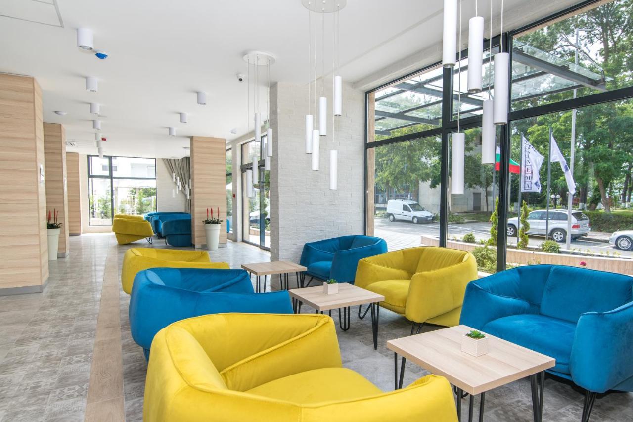 Cinema Hotel Primorsko Ngoại thất bức ảnh