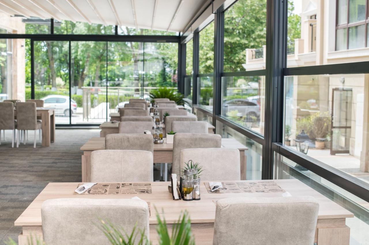 Cinema Hotel Primorsko Ngoại thất bức ảnh