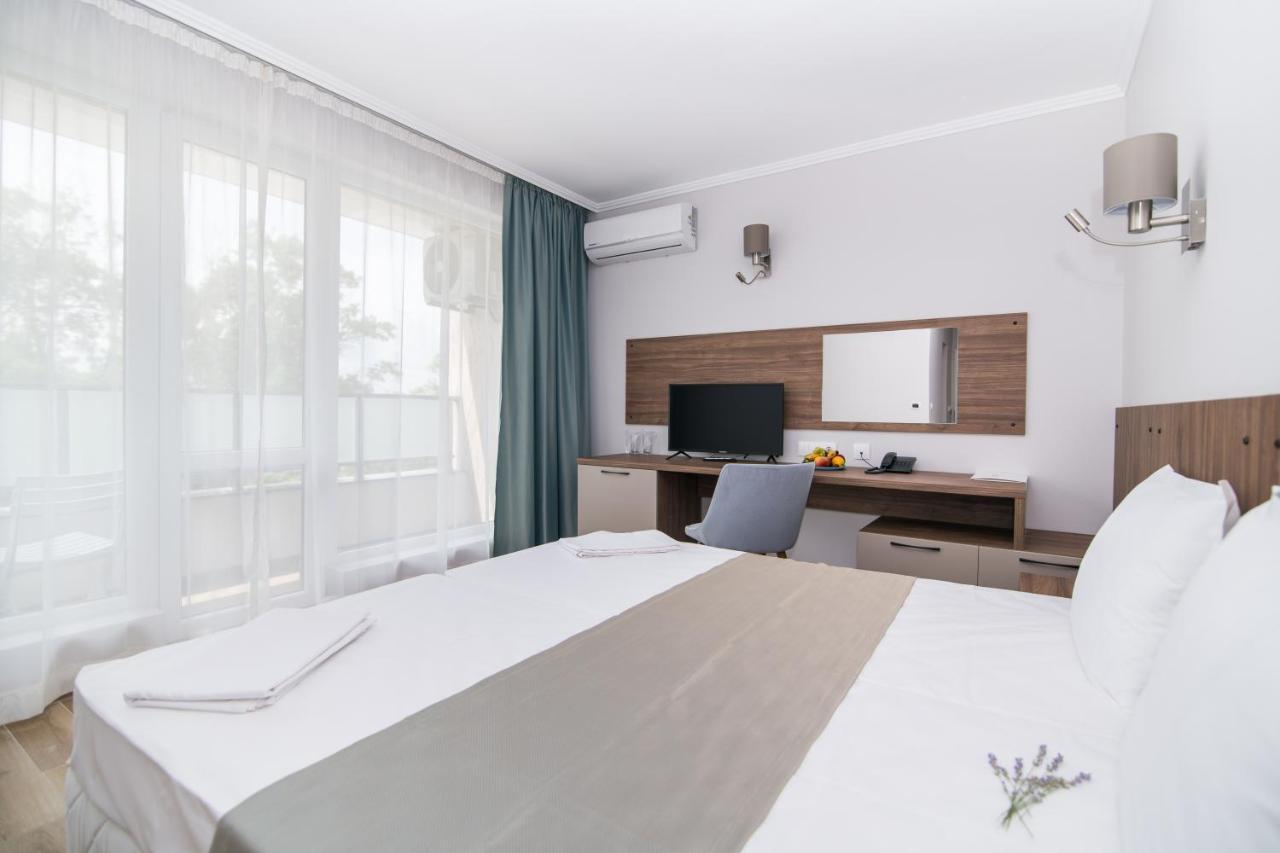 Cinema Hotel Primorsko Ngoại thất bức ảnh
