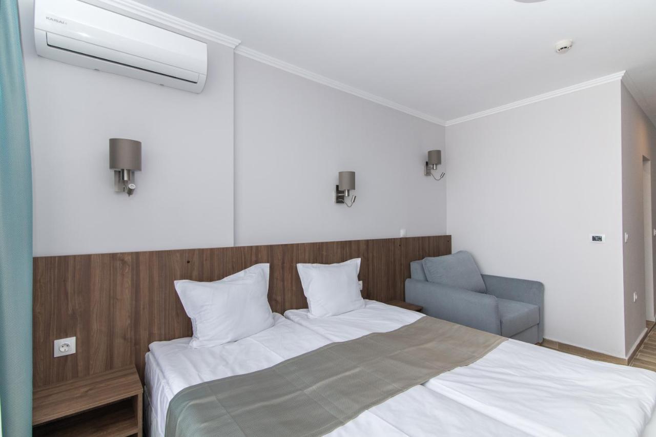 Cinema Hotel Primorsko Ngoại thất bức ảnh