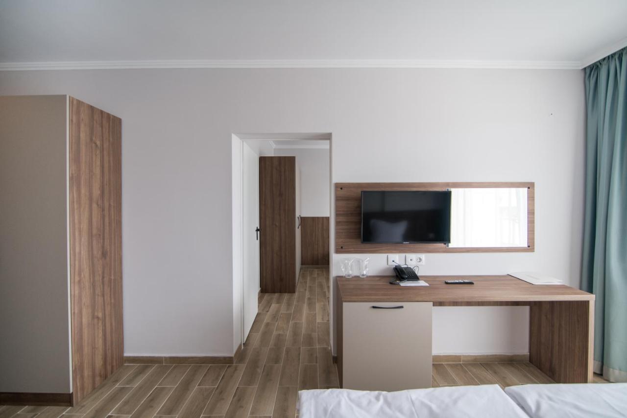 Cinema Hotel Primorsko Ngoại thất bức ảnh