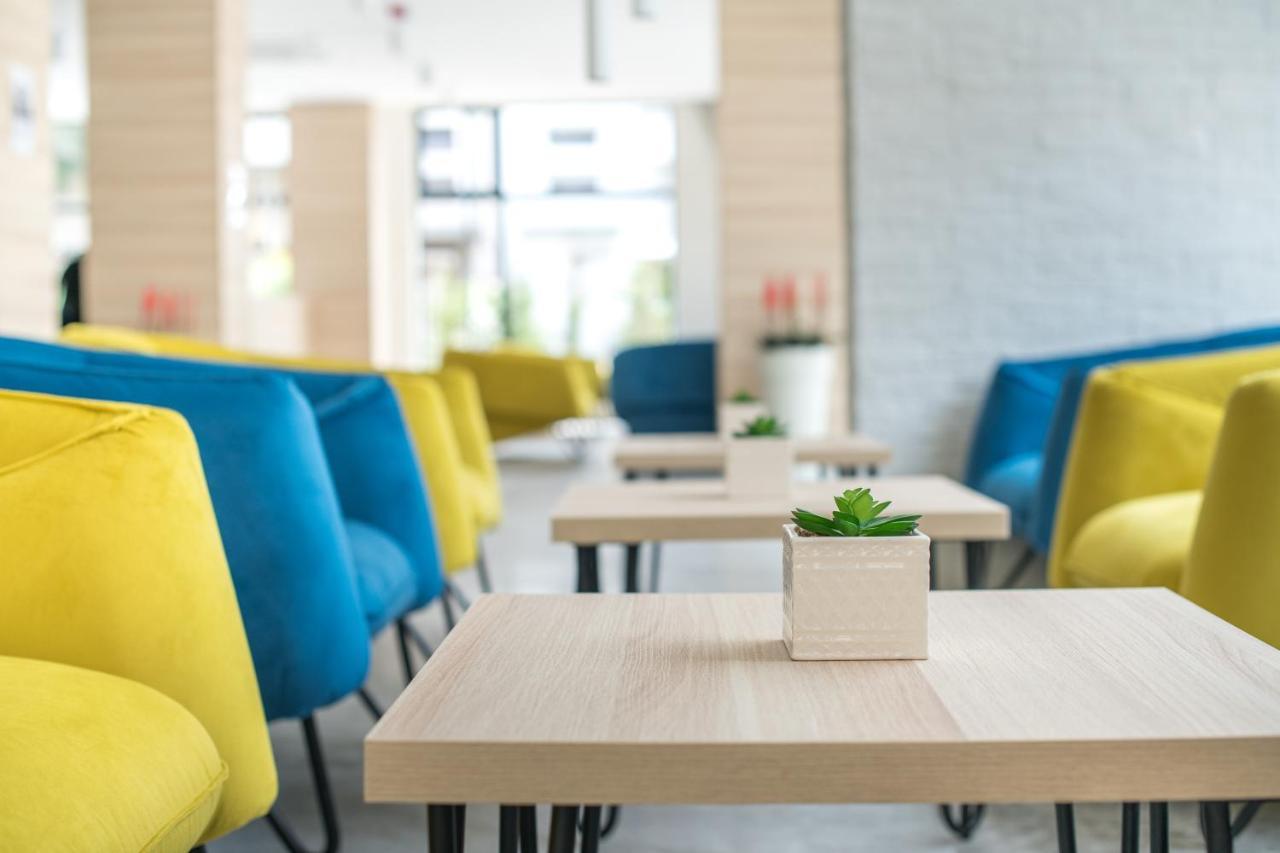 Cinema Hotel Primorsko Ngoại thất bức ảnh
