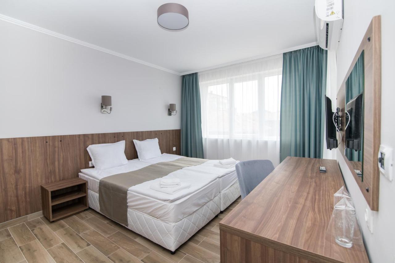 Cinema Hotel Primorsko Ngoại thất bức ảnh