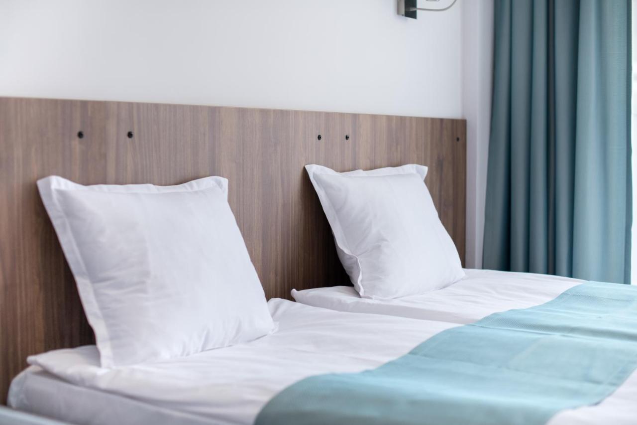 Cinema Hotel Primorsko Ngoại thất bức ảnh