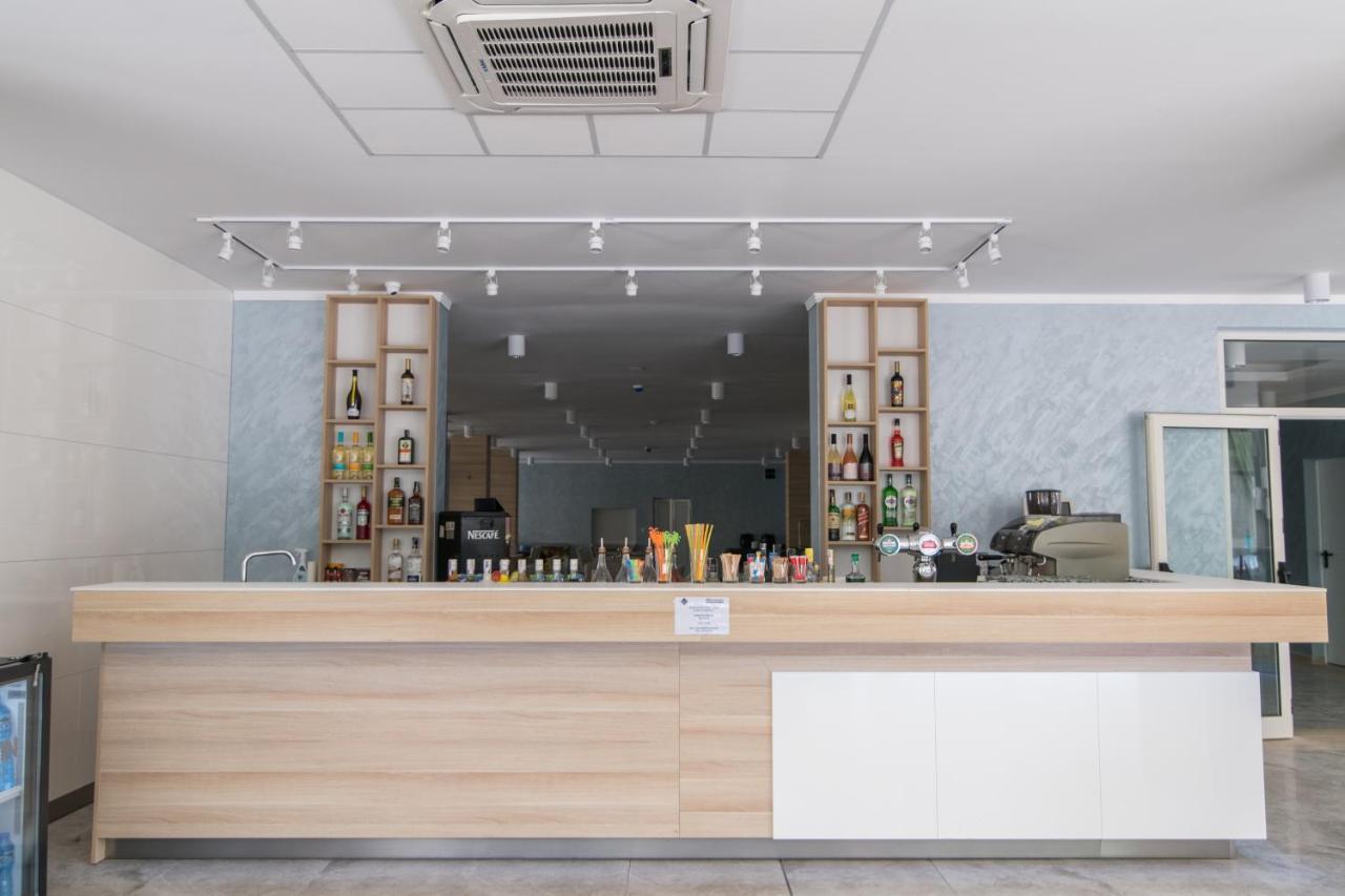 Cinema Hotel Primorsko Ngoại thất bức ảnh
