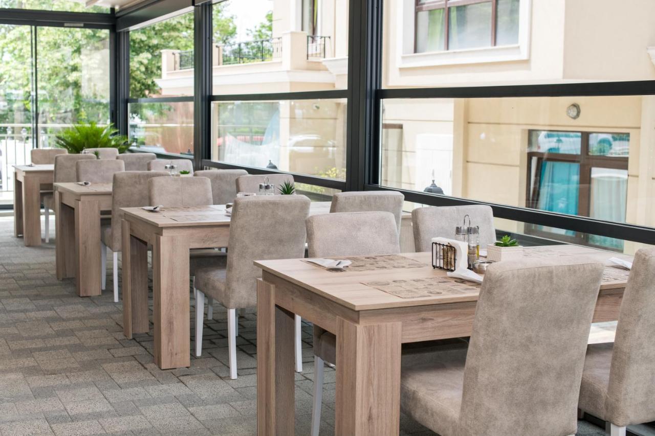 Cinema Hotel Primorsko Ngoại thất bức ảnh