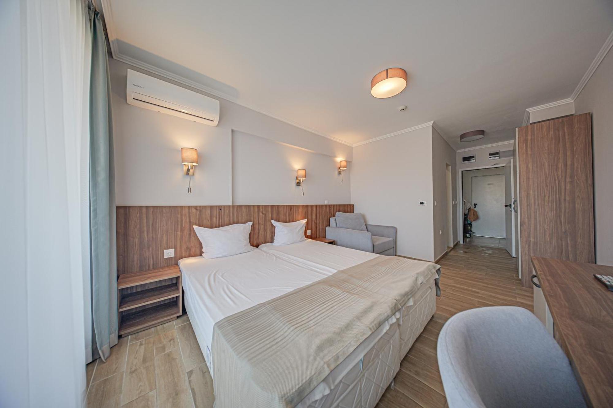Cinema Hotel Primorsko Ngoại thất bức ảnh