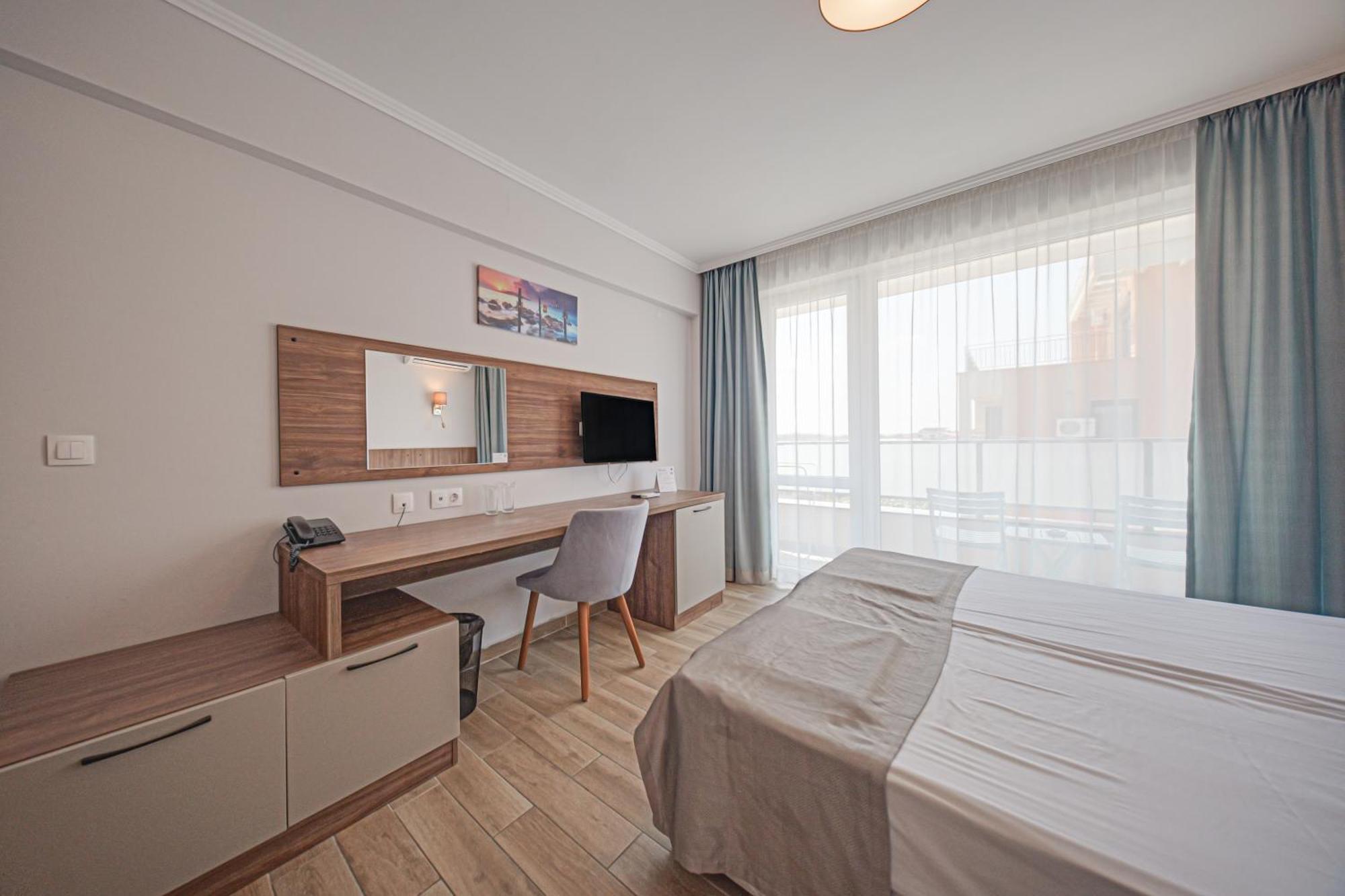 Cinema Hotel Primorsko Ngoại thất bức ảnh