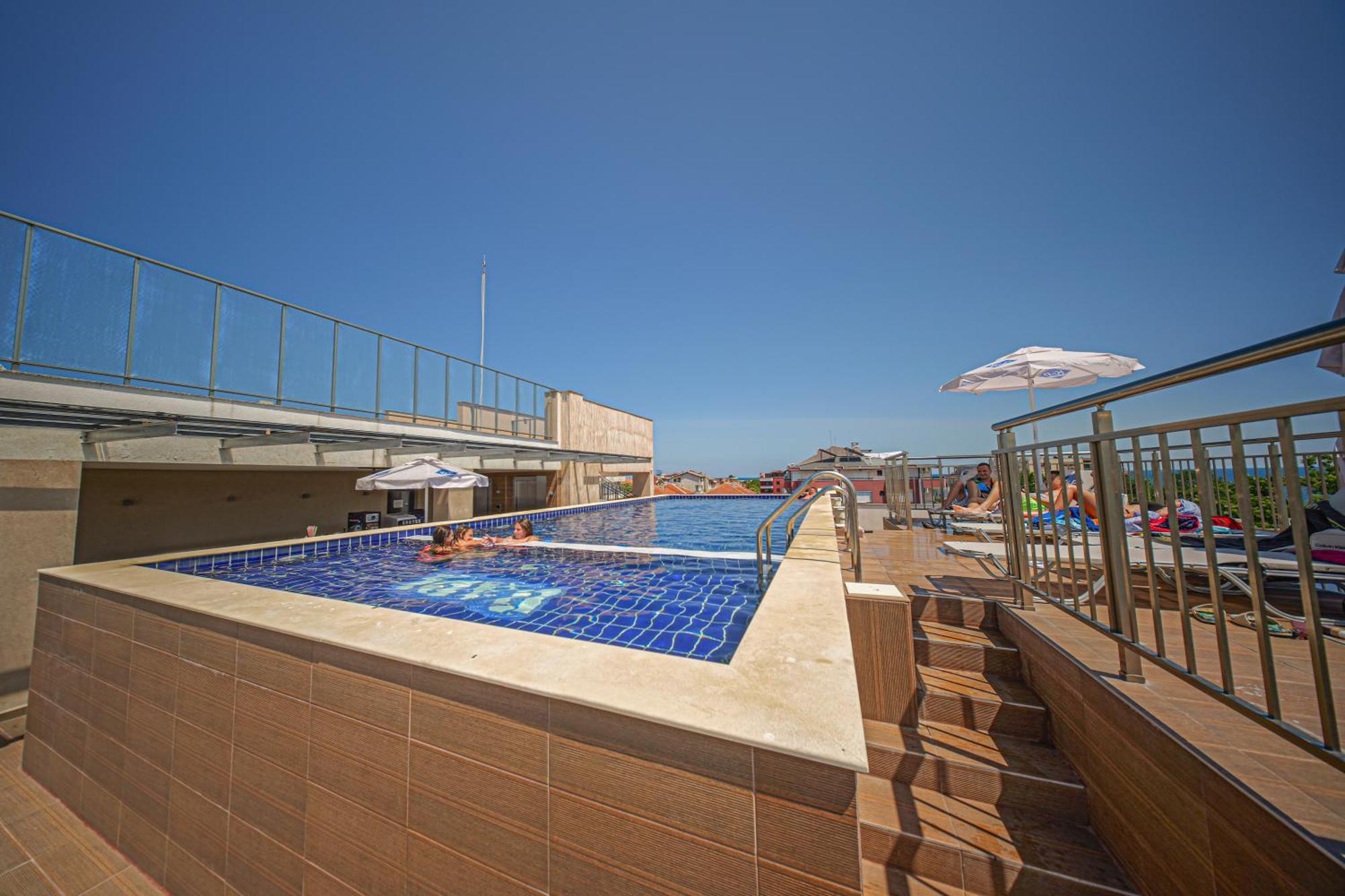 Cinema Hotel Primorsko Ngoại thất bức ảnh