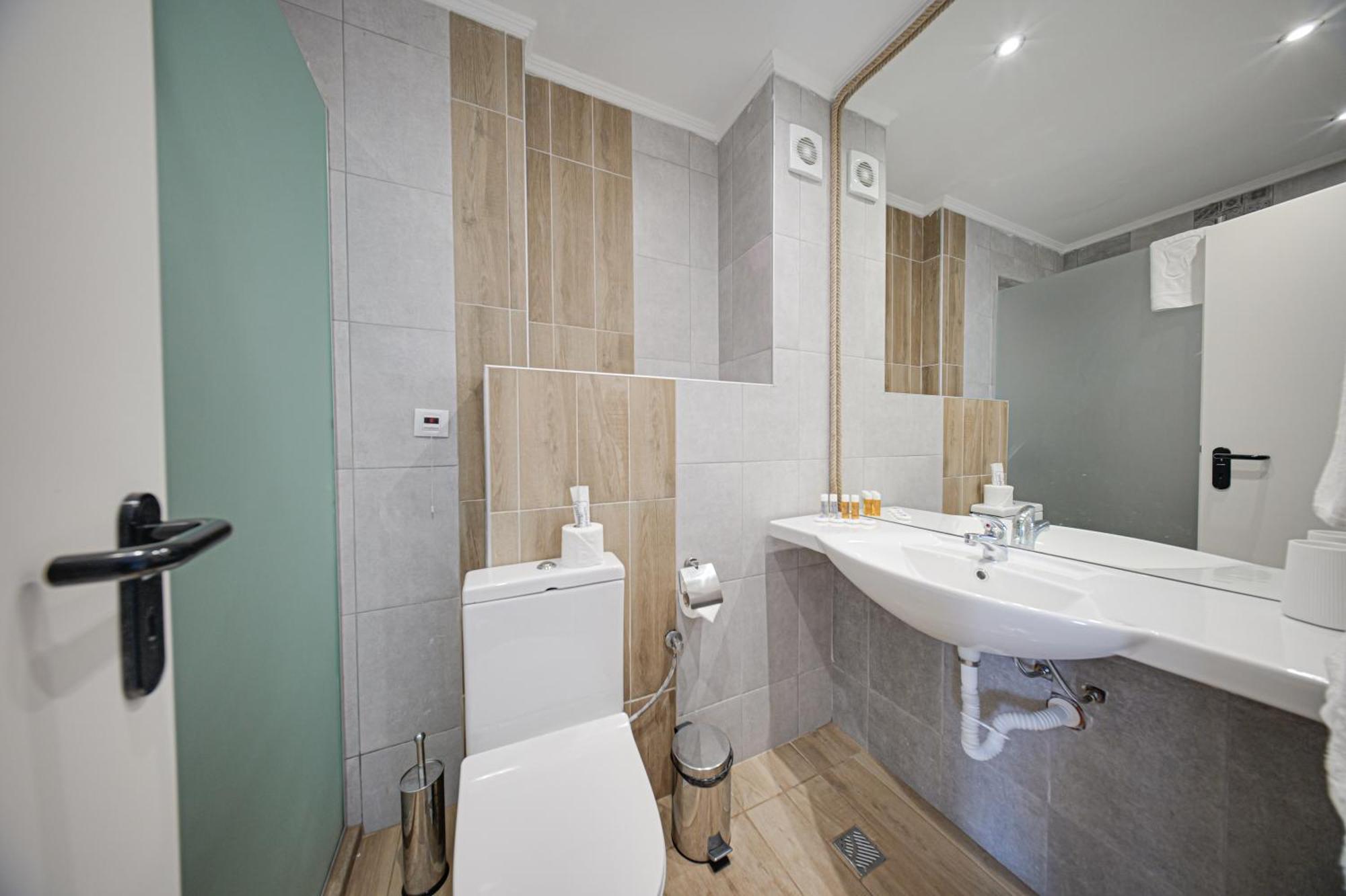 Cinema Hotel Primorsko Ngoại thất bức ảnh