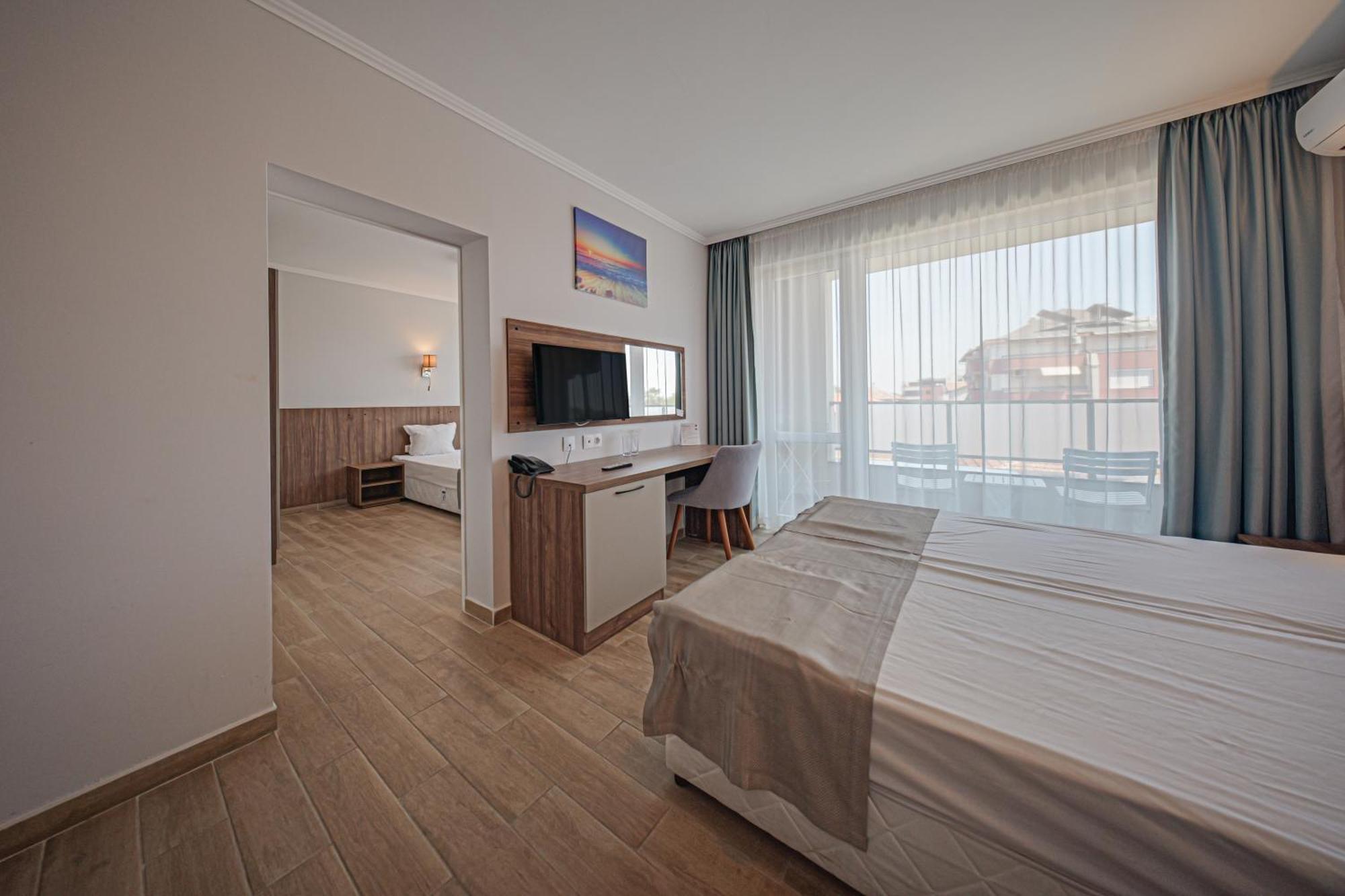 Cinema Hotel Primorsko Ngoại thất bức ảnh