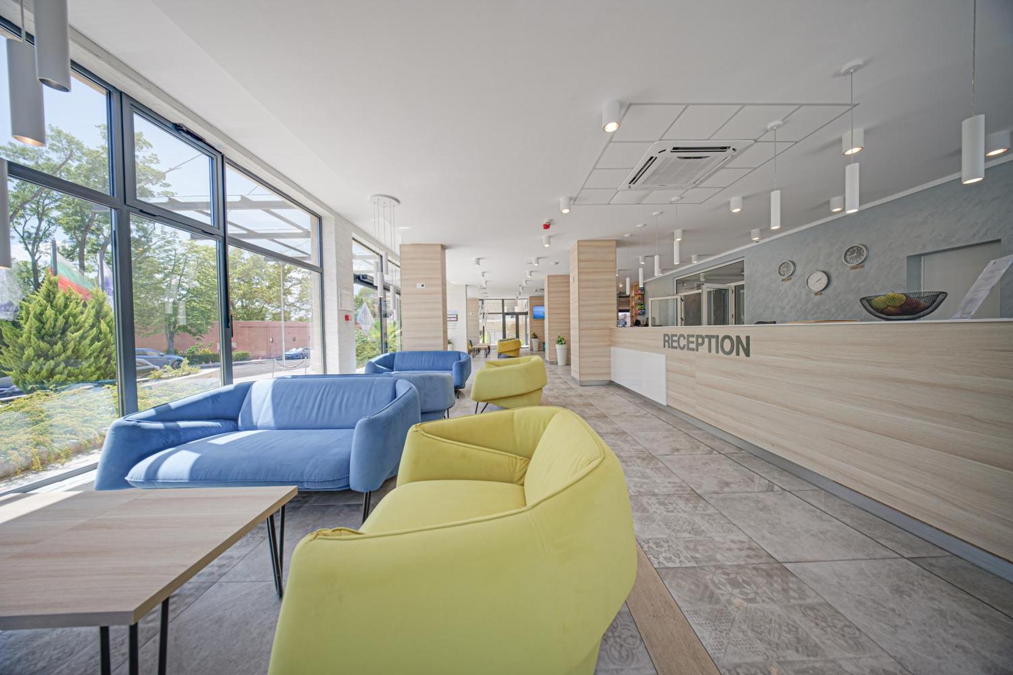 Cinema Hotel Primorsko Ngoại thất bức ảnh